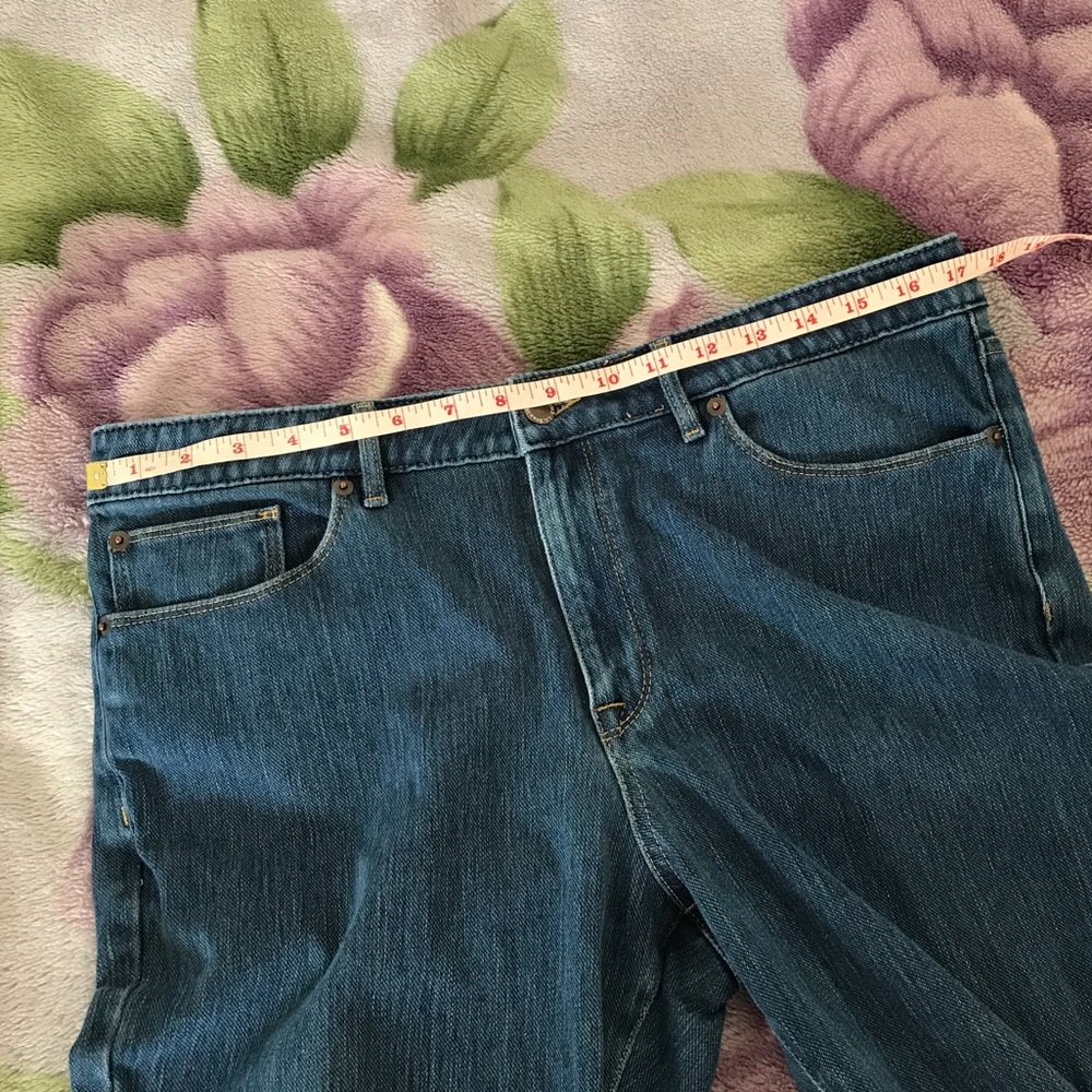 L.L. Bean Women’s Petite Jeans 👖 - Picture 11 of 14